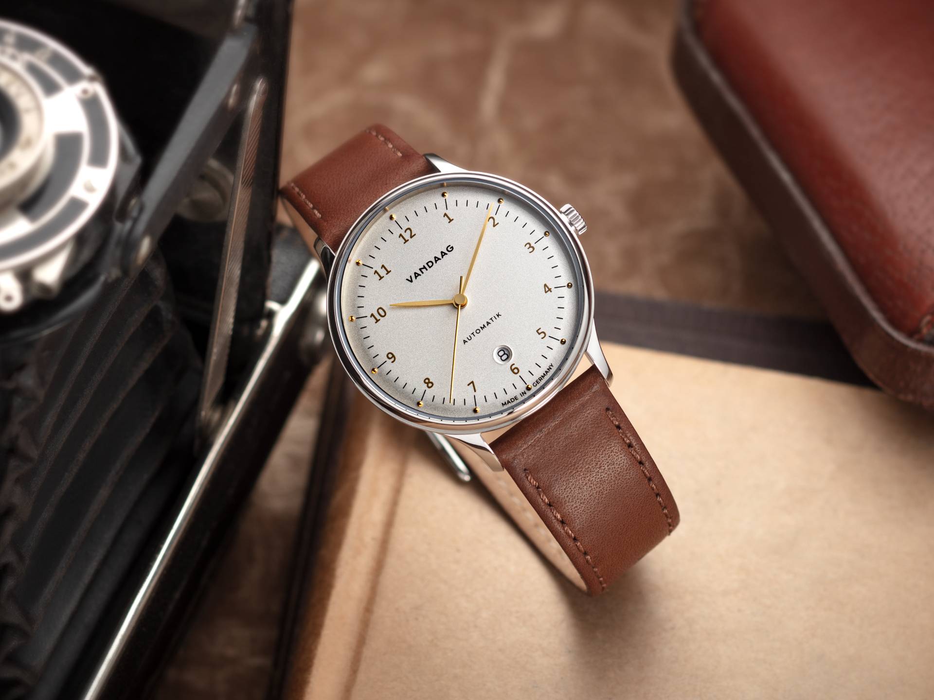 Primus Automatik - Steel-Silver/Gold - light brown leather strap